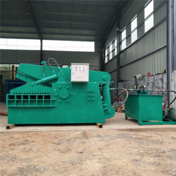 Hydraulic alligator shear