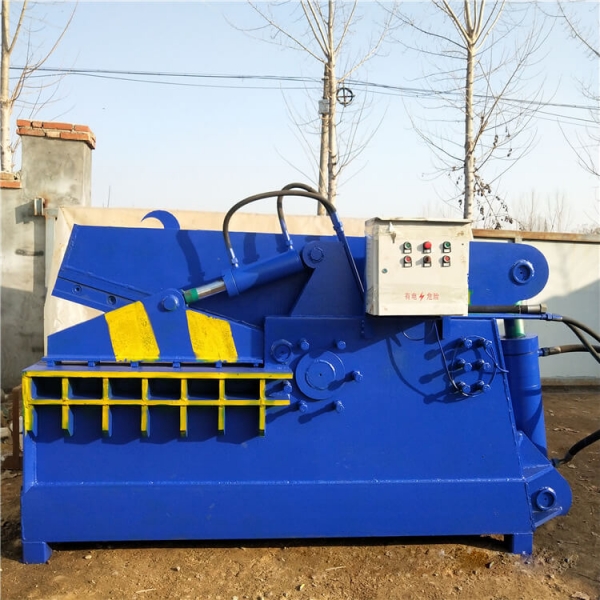 Hydraulic alligator shear