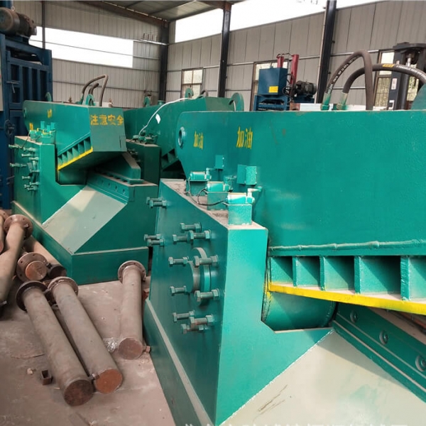 Hydraulic alligator shear